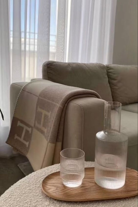 Plaid Luxe Éternel - Timeless Vases