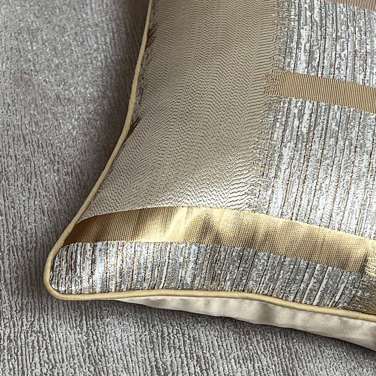 Housse d'Oreiller Moderne Chic - Timeless Vases