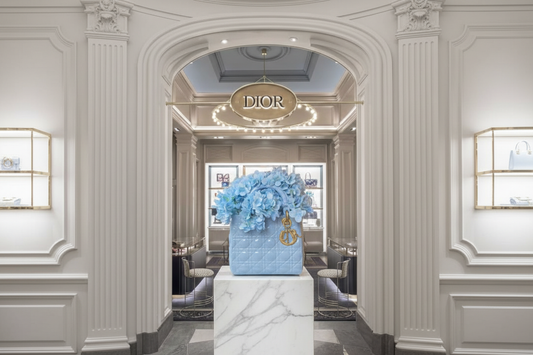 Vase bleu décor Dior