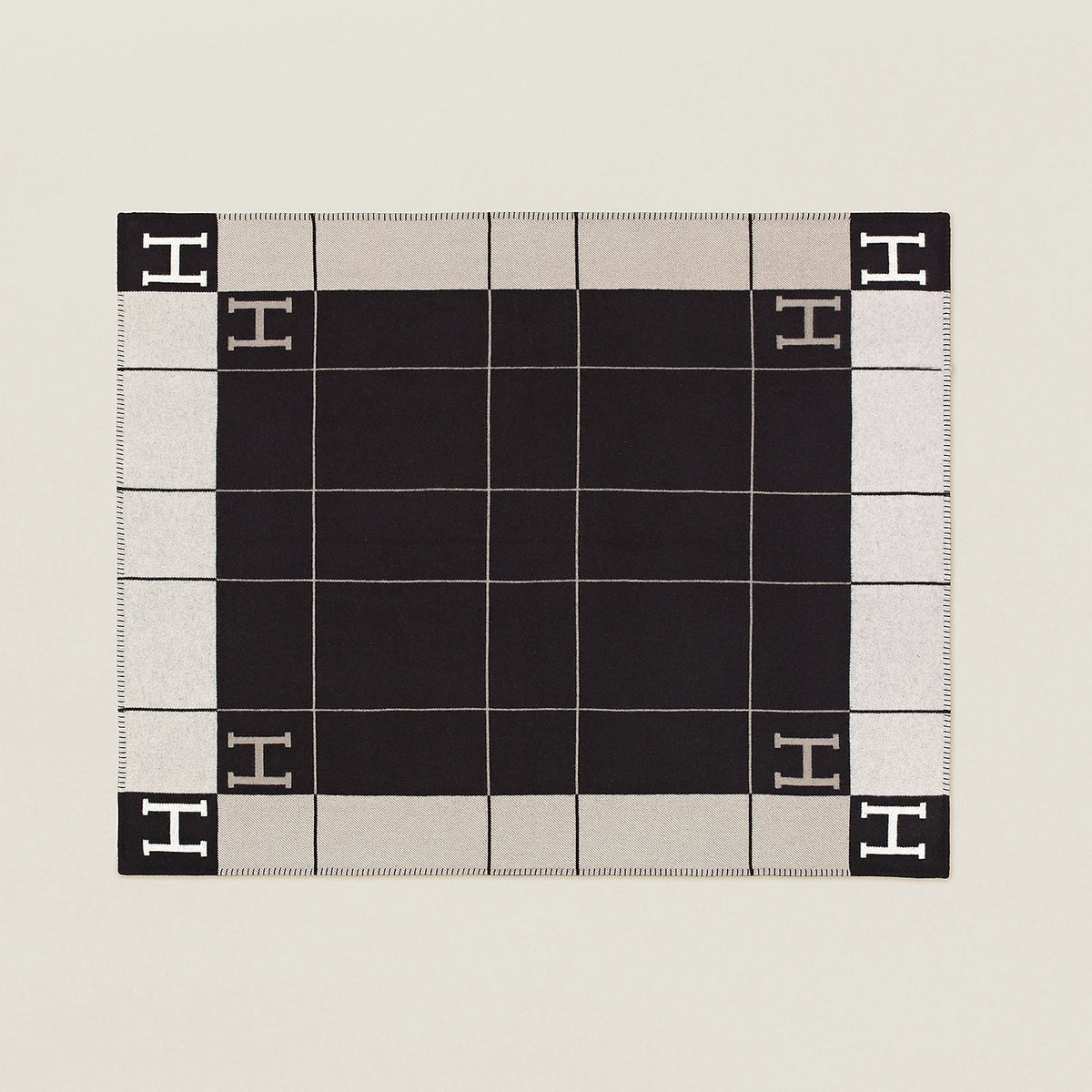 Plaid Luxe Éternel sur canapé