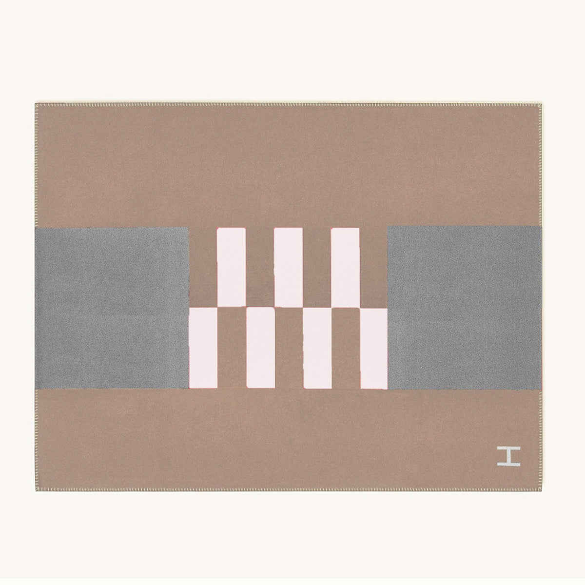 Plaid Luxe Éternel — Taupe Grey Geometric