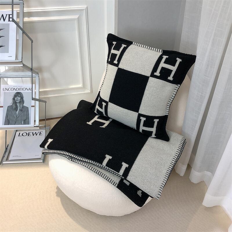 Plaid Luxe Éternel - Timeless Vases